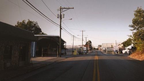 Murder Comes To Town filmas žiurėti online