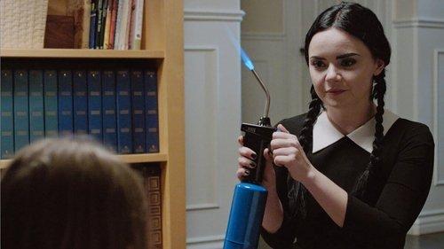 Adult Wednesday Addams filmas žiurėti online