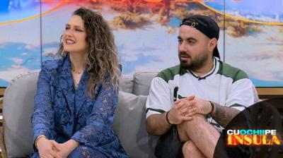Cu ochii pe Insulă