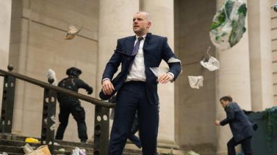 Karas tarp žemės ir jūros