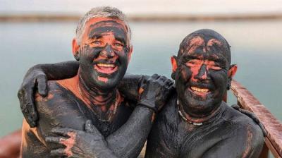 Bargain-Loving Brits in the Sun