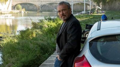 Nero a metà