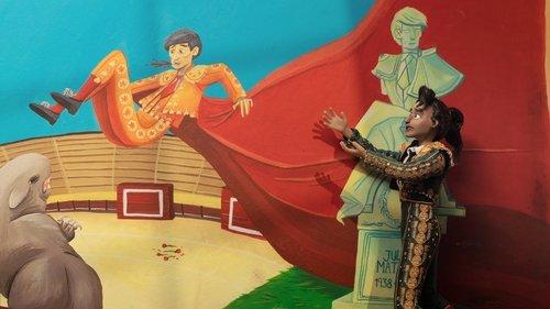 Women Wearing Shoulder Pads filmas žiurėti online