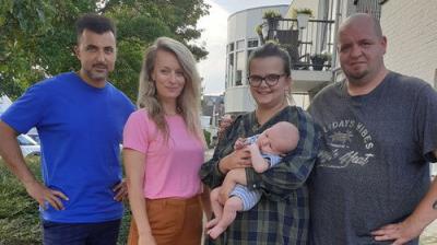 Vier handen op één buik