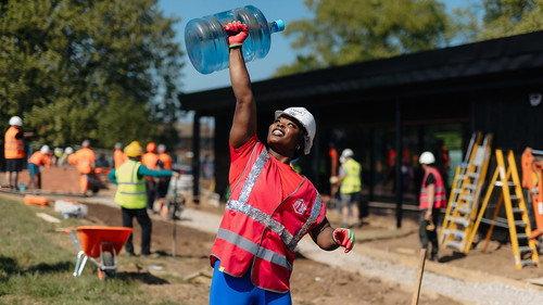 DIY SOS filmas žiurėti online