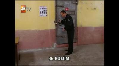 Parmaklıklar Ardında
