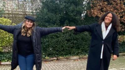 Vier handen op één buik