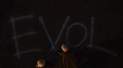 EVOL（イーヴォー）～しょぼ能力で、正義を滅ぼせ。～