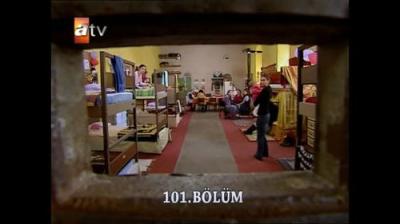 Parmaklıklar Ardında