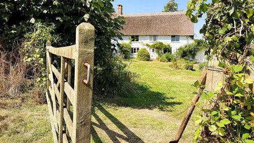 Escape to the Country filmas žiurėti online
