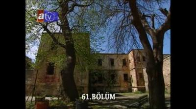 Parmaklıklar Ardında