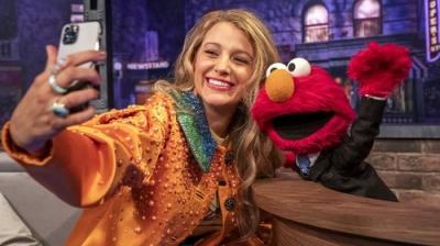 The Not-Too-Late Show with Elmo