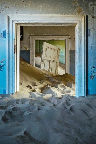Mysteries of the Abandoned filmas online