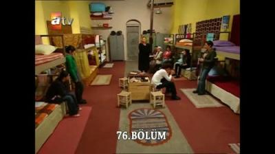 Parmaklıklar Ardında