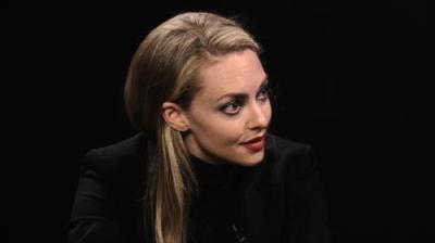 Metusi koledžą: Elizabet Holmes apgaulės istorija