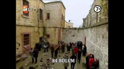 Parmaklıklar Ardında