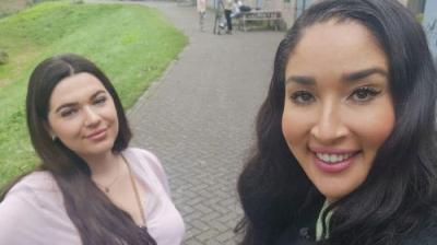 Vier handen op één buik
